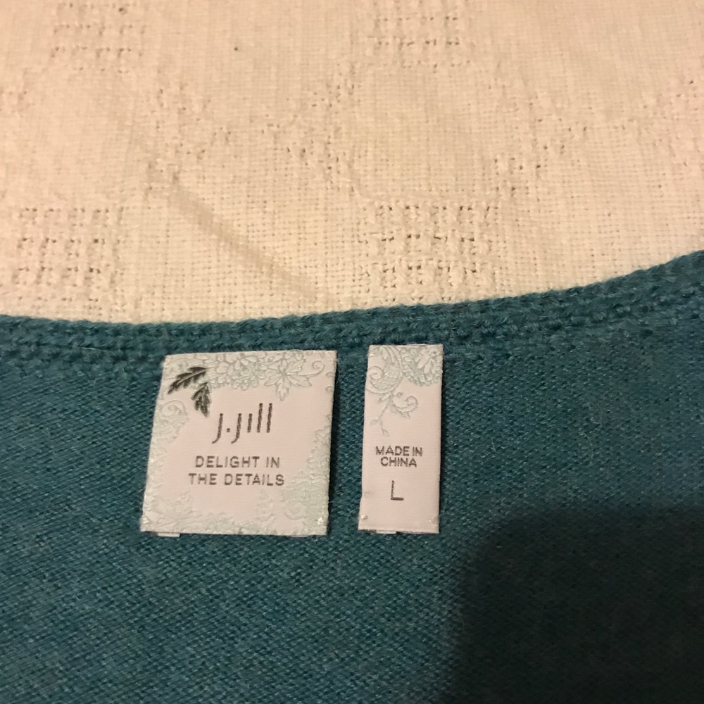 Beautiful sweater - Picture 3 of 4